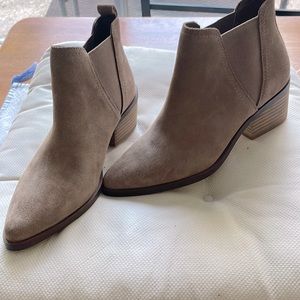 DV Dolce Vita Womens Zipporah Chelsea Booties